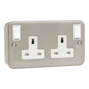 Click Scolmore - Click Metal Clad 13A 2 Gang Double Pole 3 Pin Safety Shutter Switched Socket With Outboard Rockers (Twin Earth) (No Knockouts) (CL1836B)