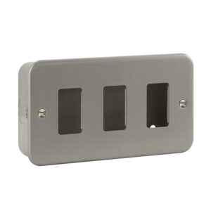 Click Scolmore - Click Metal Clad 3 Gang GridPro Frontplate & Back Box (CL20403)