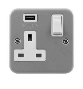 Click Scolmore - Click Metal Clad 1 Gang 13A Switched Socket Outlet With 2.1A Usb Outlet (CL771U)