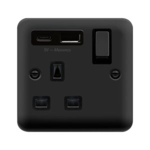 Click Scolmore - Click Deco Plus Ingot 13A 1 Gang Switched Safety Shutter Socket Outlet With Type A & C Usb (4A) Outlets Metal Black Black Inserts (DPMB585BK)
