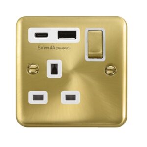 Click Scolmore - Click Deco Plus Ingot 13A 1 Gang Switched Safety Shutter Socket Outlet With Type A & C Usb (4A) Outlets Satin Brass White Inserts (DPSB585WH)