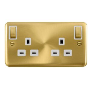 Click Scolmore - Click Deco Plus 13A 2Gang Outboard Switch Skt Dp Sb Wh (DPSB836WH)