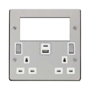 Click Scolmore - Click Deco 2 Gang 3 Pin Safety Shutter Type A & C Usb Switched Socket With Quad New Media Apertures (VPCH684WH)