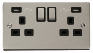 Click Scolmore - Click Deco 13A Ingot 2 Gang Switched Sockets With Twin 2.1A Usb Outlets (4.2A) (Twin Earth) (VPPN580BK)