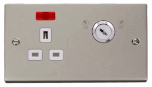 Click Scolmore - Click Deco 13A 1G Dp Lockable Skt W Neon Deco Pn Wh (VPPN655WH)