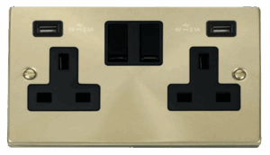 Click Scolmore - Click Deco 13A 2 Gang Switched Socket With Twin 2.1A Usb Outlets (4.2A) (Twin Earth) (VPSB780BK)