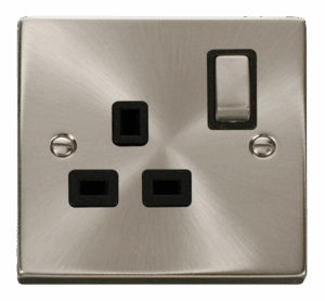 Click Scolmore - Click Deco 1 Gang 13A Dp Ingot Switched Socket Outlet Black (VPSC535BK)