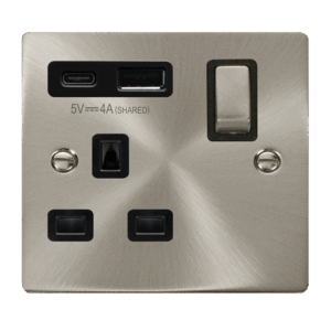 Click Scolmore - Click Deco Deco Ingot 13A 1 Gang Switched Safety Shutter Socket Outlet With Type A & C Usb (4A) Outlets Satin Chrome Black Inserts (VPSC585BK)
