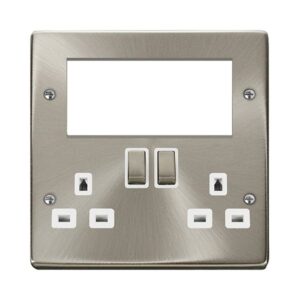 Click Scolmore - Click Deco 2 Gang 3 Pin Safety Shutter Switched Socket With Quad New Media Apertures (VPSC604WH)