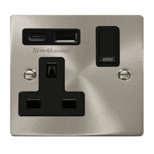 Click Scolmore - Click Deco Deco Non Ingot 13A 1 Gang Switched Safety Shutter Socket Outlet With Type A & C Usb (4A) Outlets Satin Chrome Black Inserts (VPSC785BK)