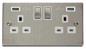 Click Scolmore - Click Deco 13A Ingot 2 Gang Switched Sockets With Twin 2.1A Usb Outlets (4.2A) (Twin Earth) (VPSS580WH)
