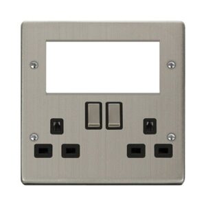 Click Scolmore - Click Deco 2 Gang 3 Pin Safety Shutter Switched Socket With Quad New Media Apertures (VPSS604BK)