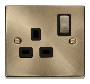 Click Scolmore - Click Deco 1 Gang 13A Dp Ingot Switched Socket Outlet Black (VPAB535BK)
