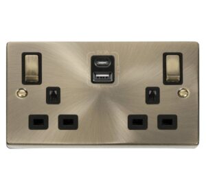Click Scolmore - Click Deco 2G 13A Switch Skt 4.2A A&C Usb Ingot Vpab Bk (VPAB586BK)