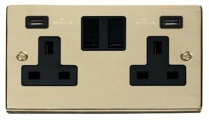 Click Scolmore - Click Deco 13A 2 Gang Switched Socket With Twin 2.1A Usb Outlets (4.2A) (Twin Earth) (VPBR780BK)